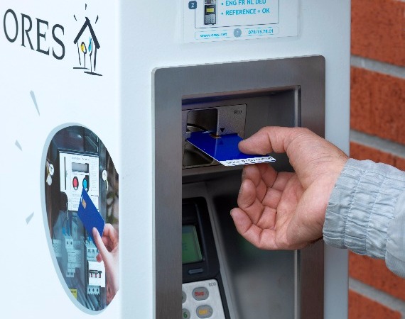 borne ORES de rechargement d'une carte de compteur à budget